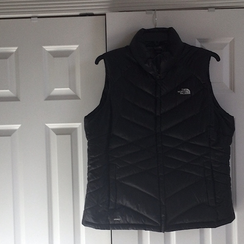 North face XXL puffer vest in black.  Almost new.  I have two of these !